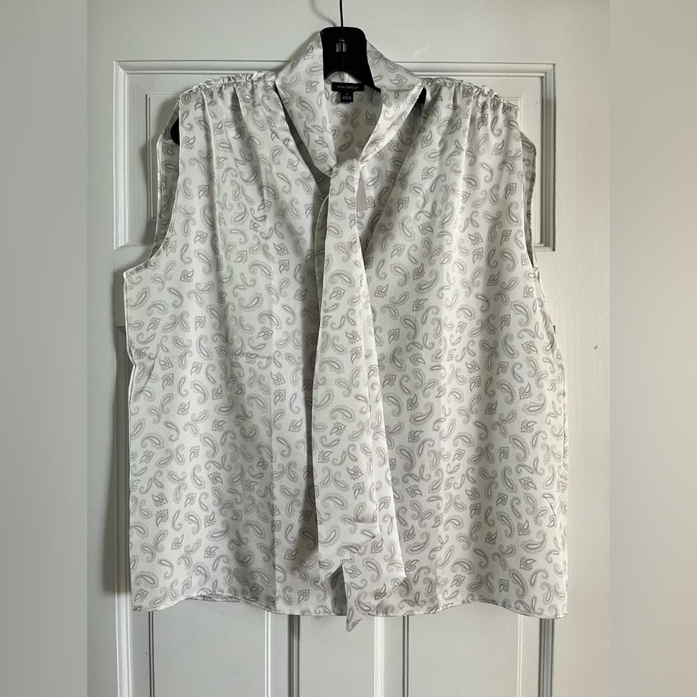 Paisley Print Sleeveless Blouse - White